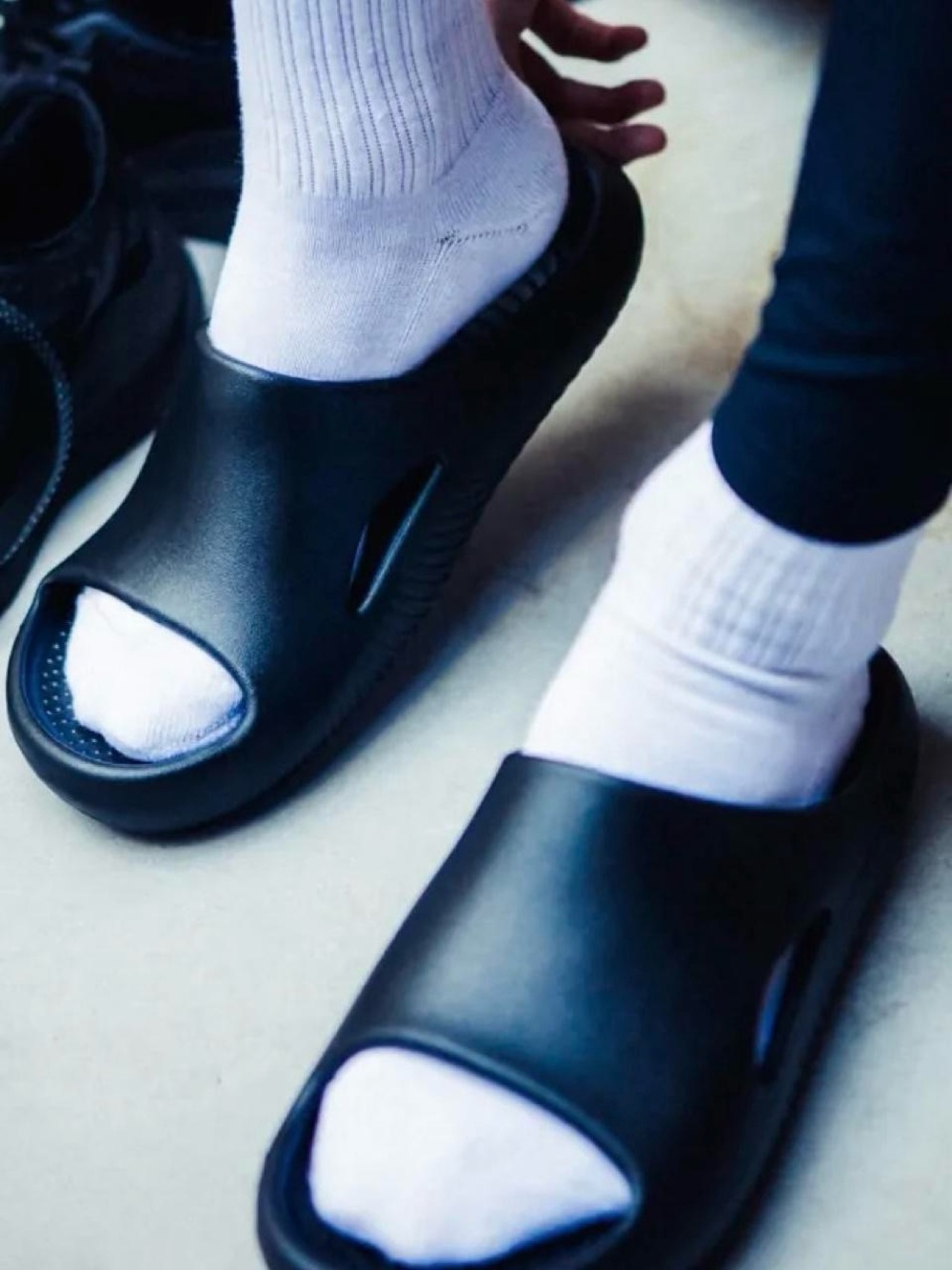Black crocs mellow Slides